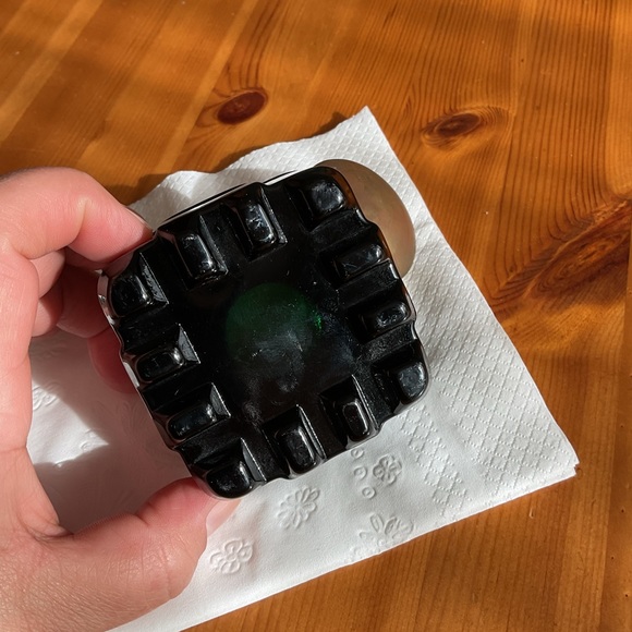 ANTIQUE EMERALD GREEN GLASS INKWELL BRASS CAP VERY SCARCE TO FIND! - Picture 12 of 15